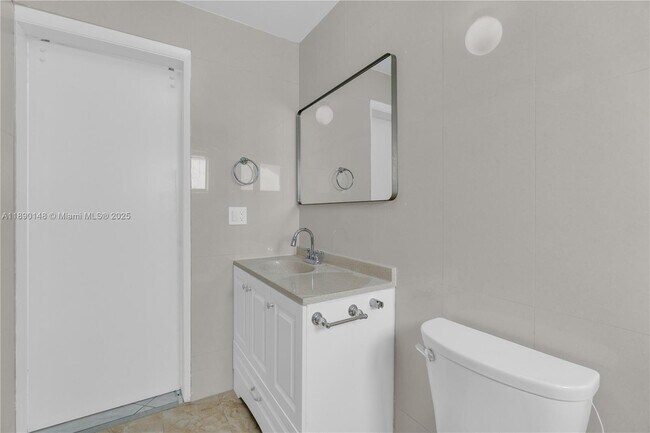 Building Photo - 631 SW 102nd Ave