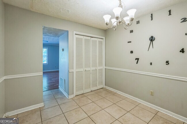Building Photo - 2140 Kings Gate Cir SW
