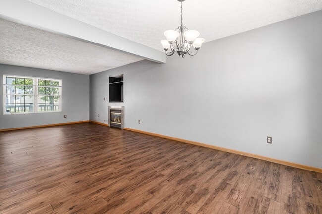 Building Photo - Spacious South Side Home with Garage!