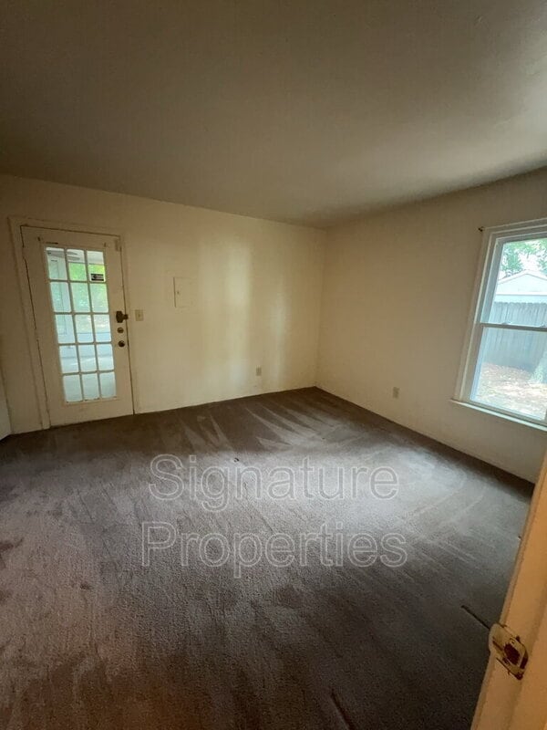 Building Photo - 921 Wickford Dr