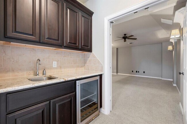 Building Photo - 139 Monterrey Bend