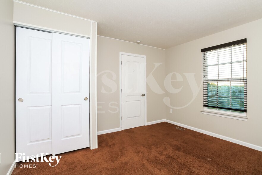 Building Photo - 5222 River Ridge Dr