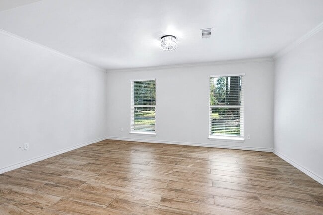 Building Photo - 3511 Tree Ln