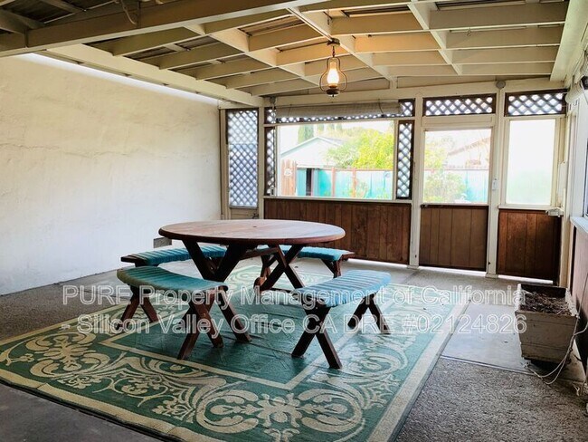 Building Photo - 444 Tyrella Ave