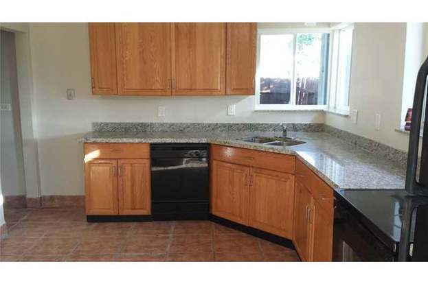 Building Photo - 20322 NE 14th Ct