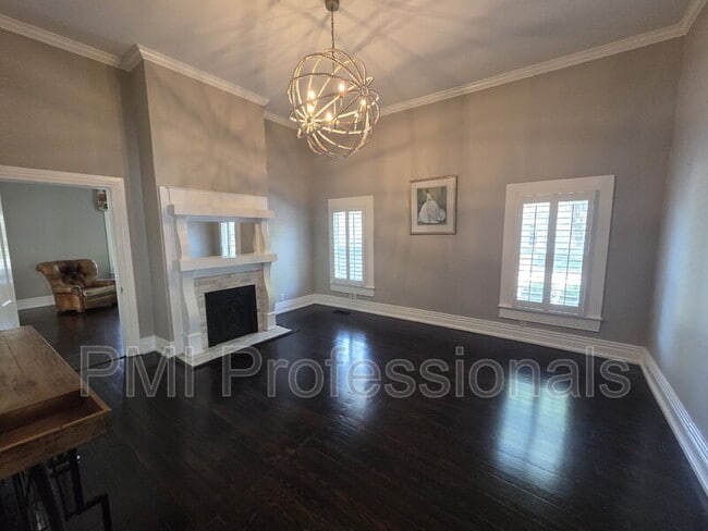 Building Photo - 401 E Main St