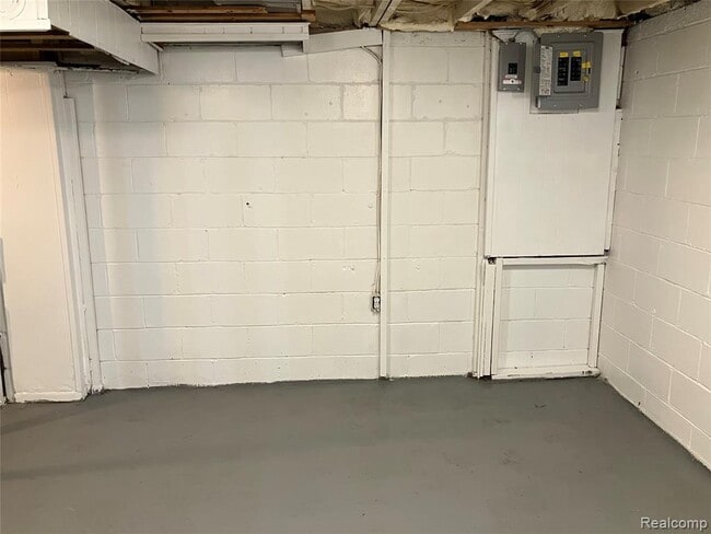 Building Photo - 20034 Rosemont Ave