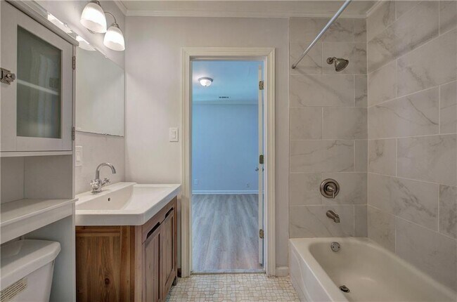 Building Photo - 447 Floyd St SE