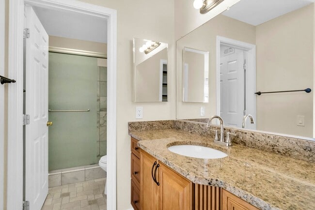 Building Photo - Beautiful townhome in La Jolla!  Three bedrooms plus office/extra bedroom! Available immediately!