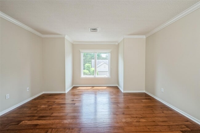 Building Photo - 900B Heritage Hls