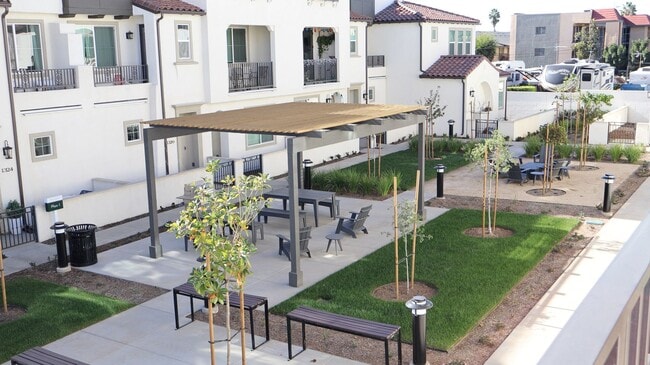 Building Photo - FOR RENT Amazing 4 bedrooms townhome in El Cajon City FOR RENT!!!!!!!!!!!!