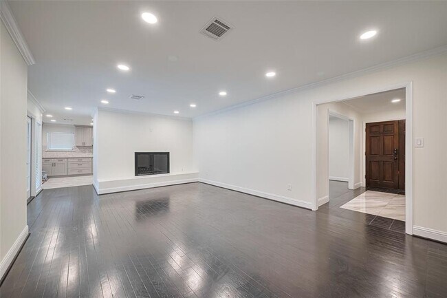 Building Photo - 2402 Chimney Rock Rd