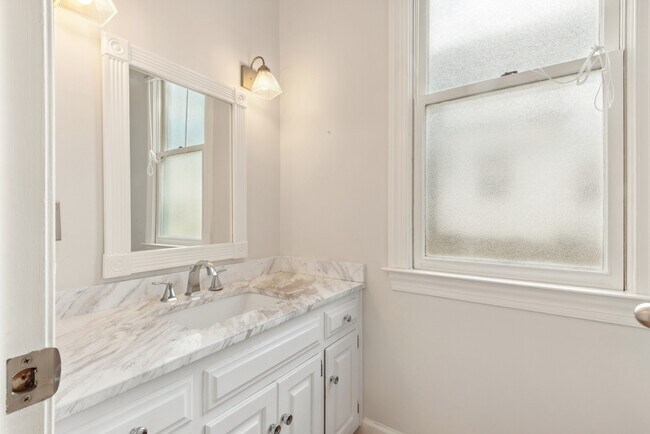 Building Photo - 317 W College Terrace