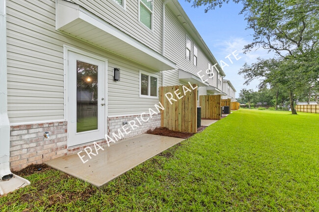 Building Photo - 400 Walters Cir