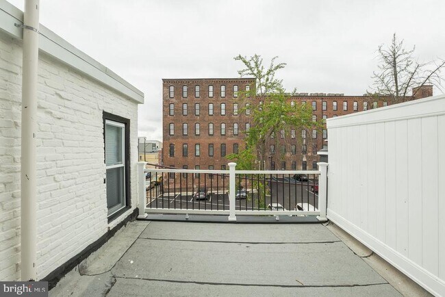 Building Photo - 2468 Jasper St