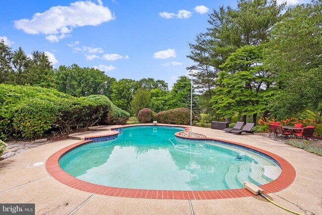 Building Photo - 1 Glenhurst Ct