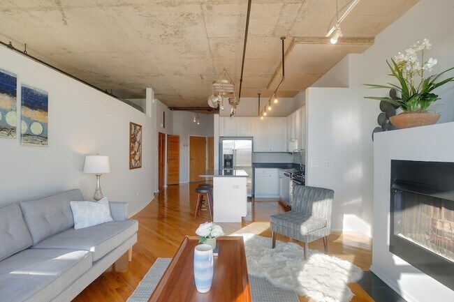 Building Photo - 6 S Laflin St