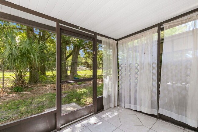 Building Photo - Apartment For Rent in Seminole WITH UPGRADES!