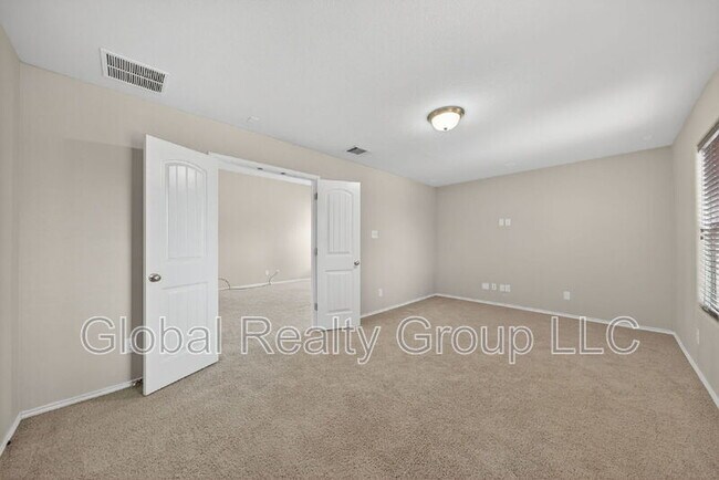 Building Photo - 10405 Macarthur Way