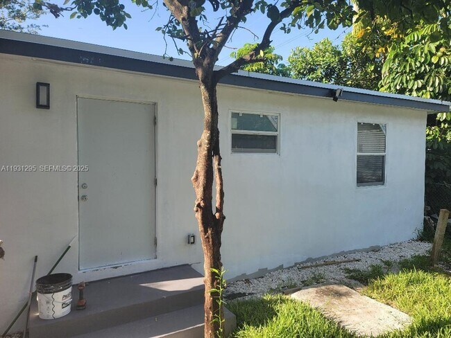 Building Photo - 512 NW 96th St