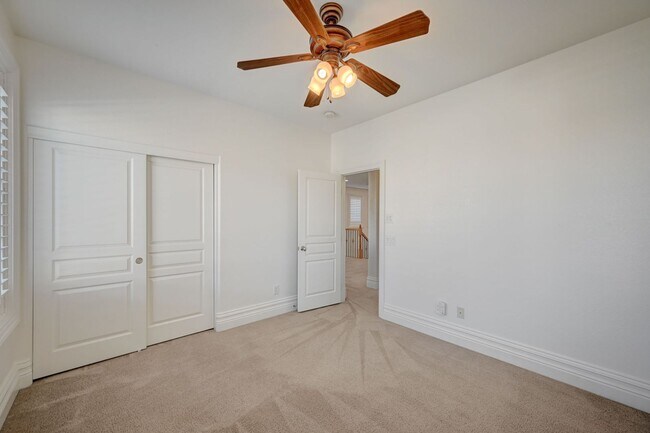 Building Photo - Stunning Rhodes Ranch Four Bedroom