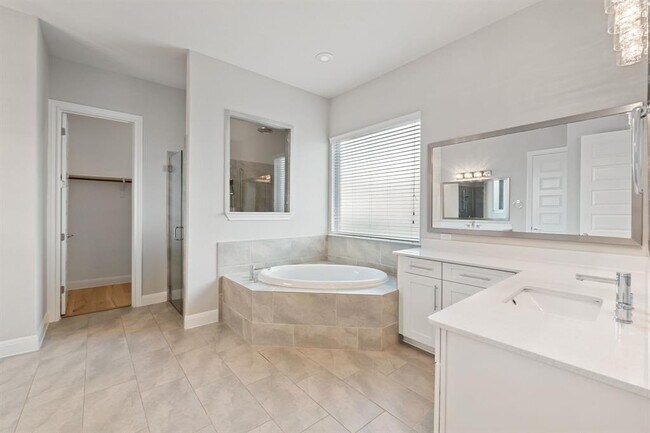 Building Photo - 10709 Lavon Bend