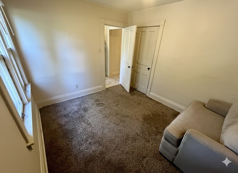 Building Photo - 3374 S Indiana Ave