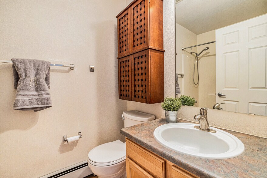 Building Photo - 2610 Iris Ave