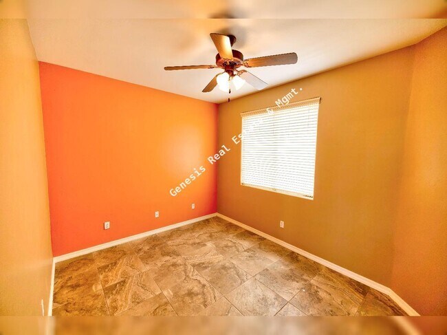 Building Photo - 606 W Woodfield Ct