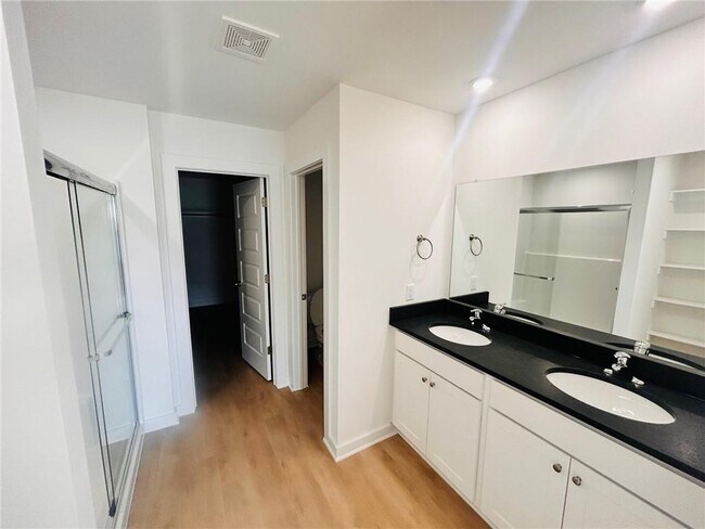 Building Photo - 4671 W Aurora St