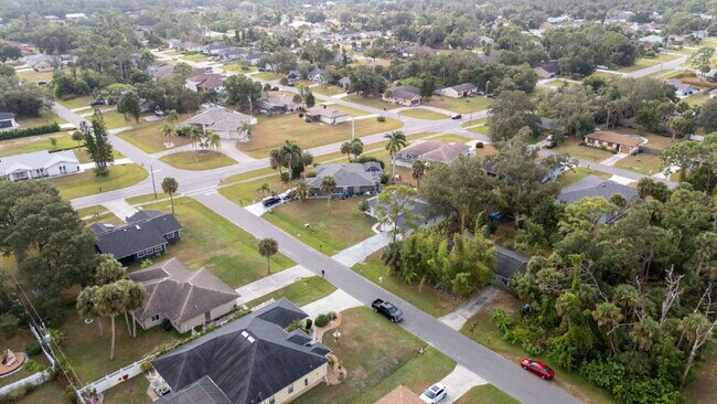Building Photo - RENT THIS HOME WITH ZERO DEPOSIT