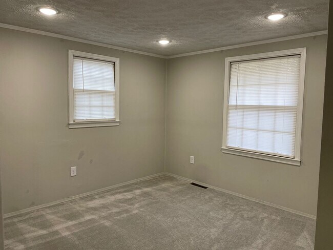 Building Photo - 3 BED, 1 BATH BRICK HOME LOCATED IN TROY