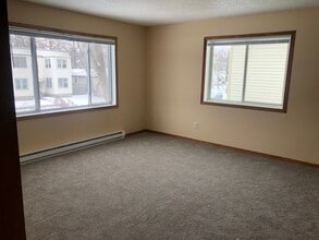 Building Photo - 1030 Knox Ave N