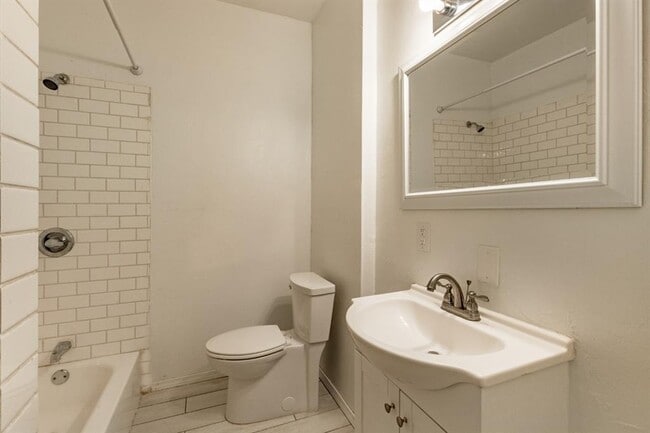Building Photo - 1704 NW 33rd St