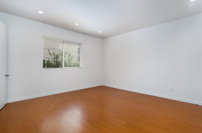 Unit 2 2nd Bedroom - 14212 Riverside Dr