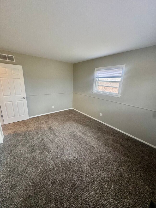 Building Photo - Gorgeous West Lafayette 4 bedroom Home - New Kitchen, Many Upgrades!