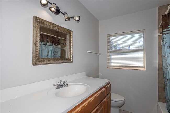 Building Photo - 776 Carew Ave