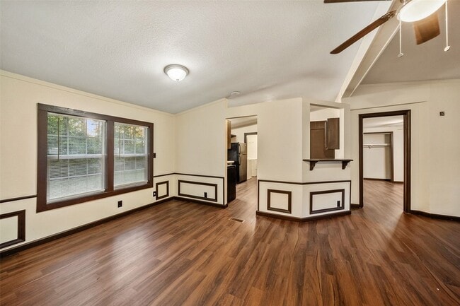 Building Photo - 110 Charlies Ln