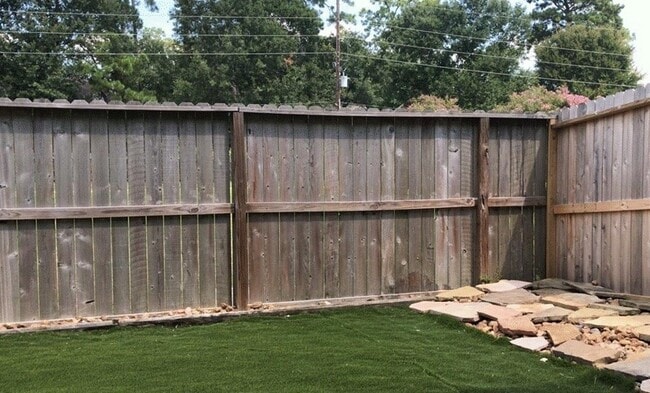 Building Photo - 16048 Limestone Lake Dr