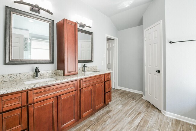 Building Photo - 5410 Linden Grove Ct