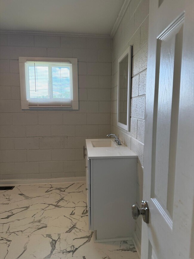 Building Photo - Rouse road - Room #1