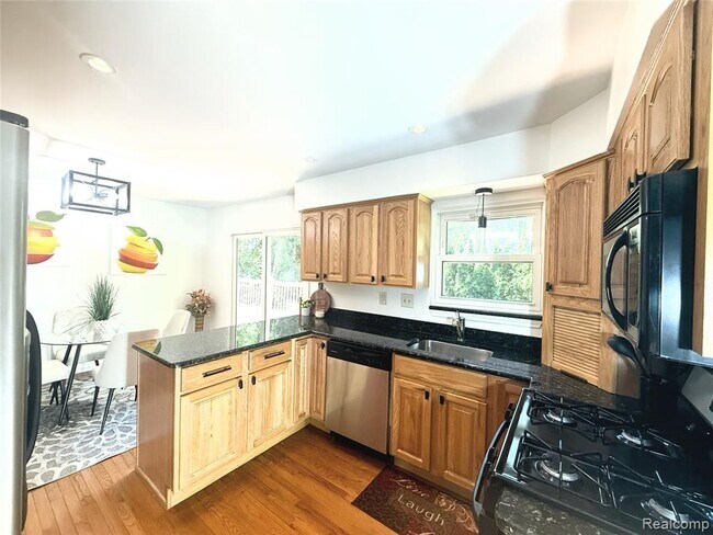 Building Photo - 1369 Flamingo St