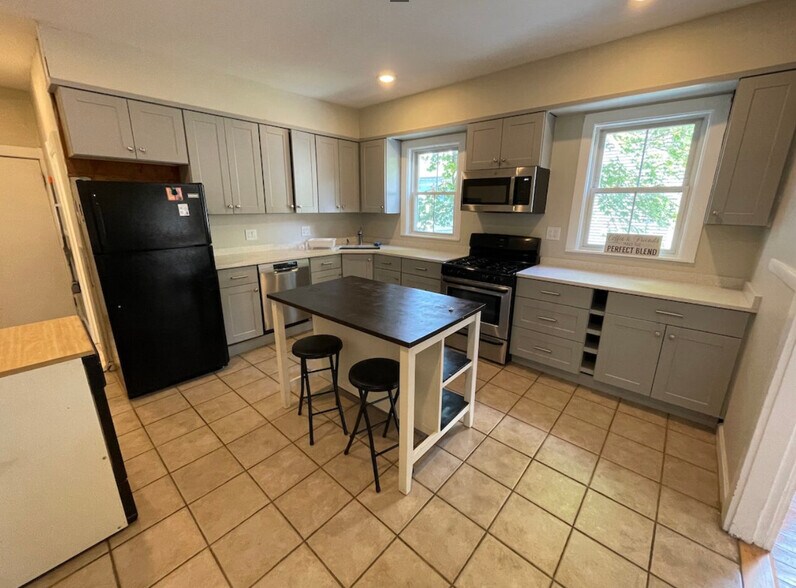 Building Photo - 5 Durham St