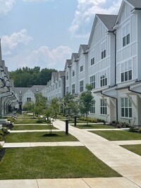 Building Photo - Tri-level home with attached 2 car garage in Belle Meade Highlands!