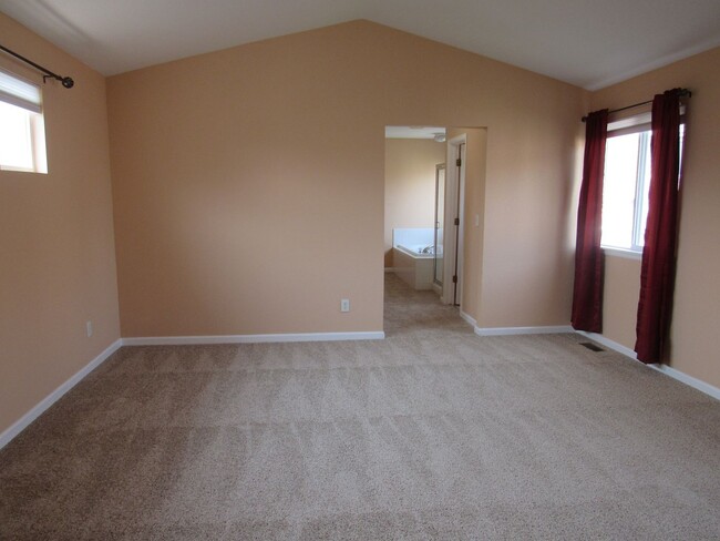 Building Photo - Superb  updated 5 bedroom, 4 bathroom home...