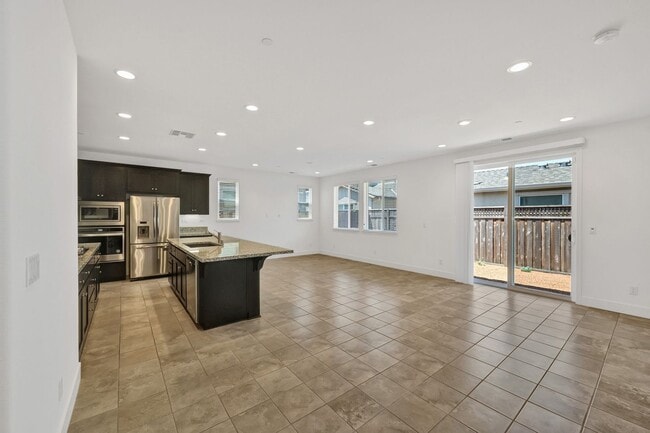 Building Photo - Stunning 4 Bedrooms 3.5 Bathrooms Two Story Home Located Short Distance of Sonoma State Universit...