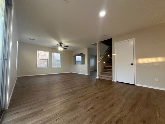 Building Photo - San Tan Valley, 4 bed, 2.5 bath, huge loft, 2300 sqft, 3 car garage