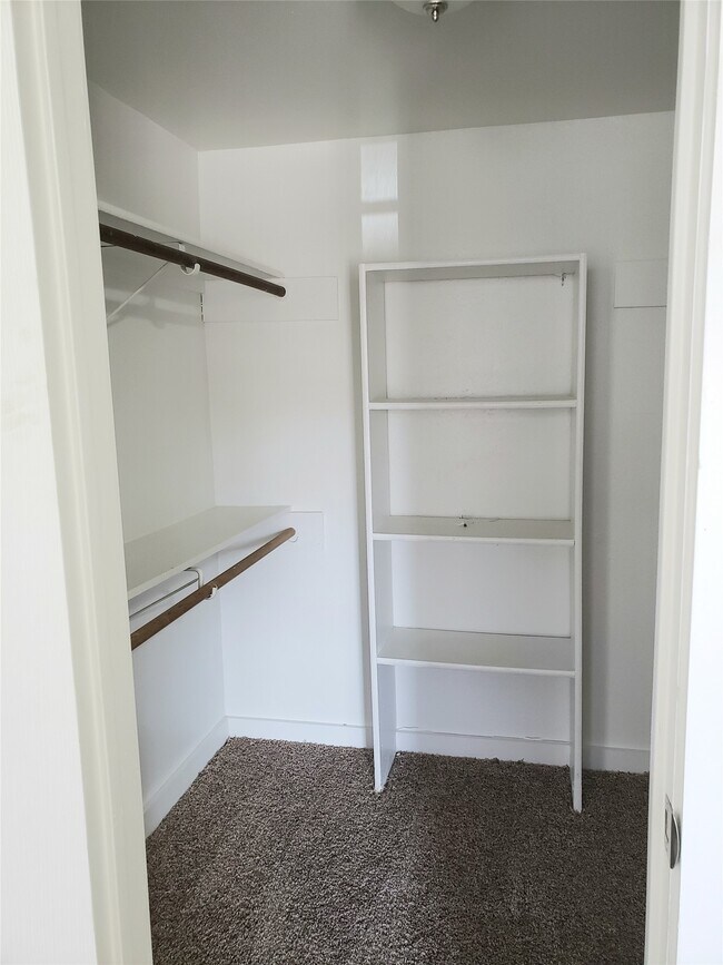 Building Photo - 11710 Southlake Dr