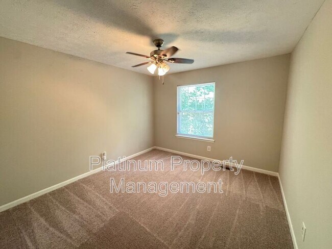 Building Photo - 270 Splitwood Ln