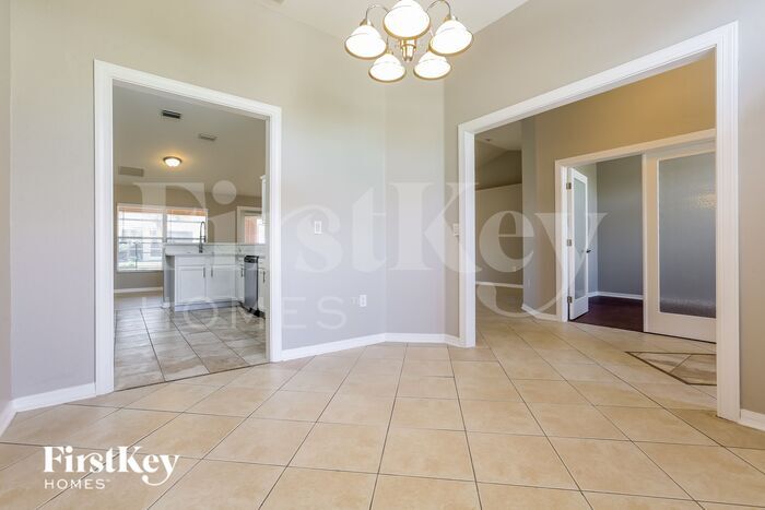 Building Photo - 3811 Trenton Ln
